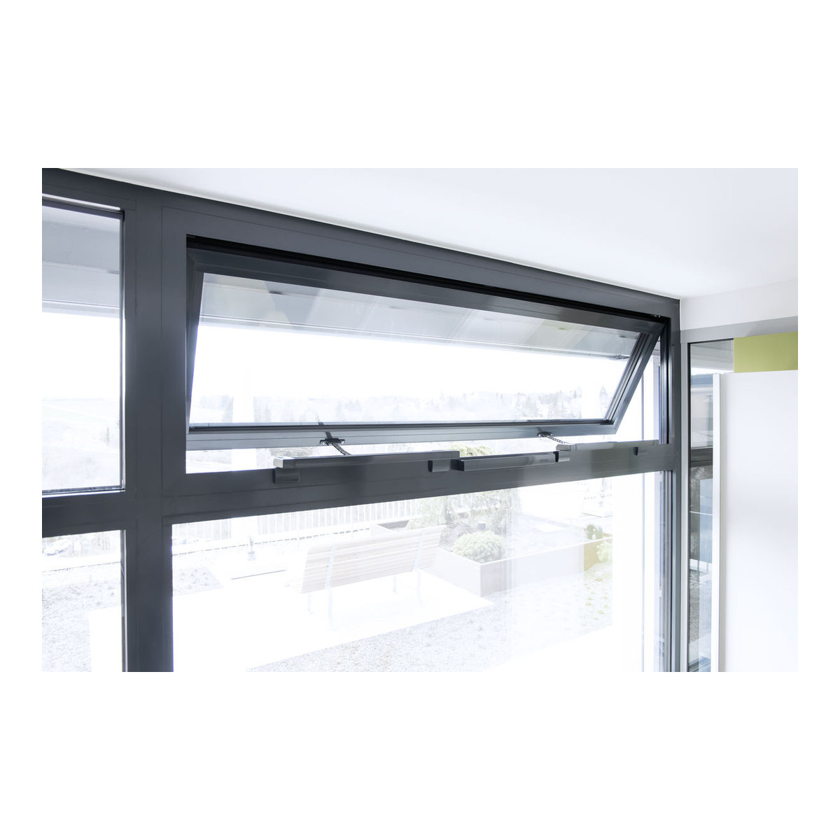 GEZE Slimchain Kettenantrieb eingebaut in einem Fensterband