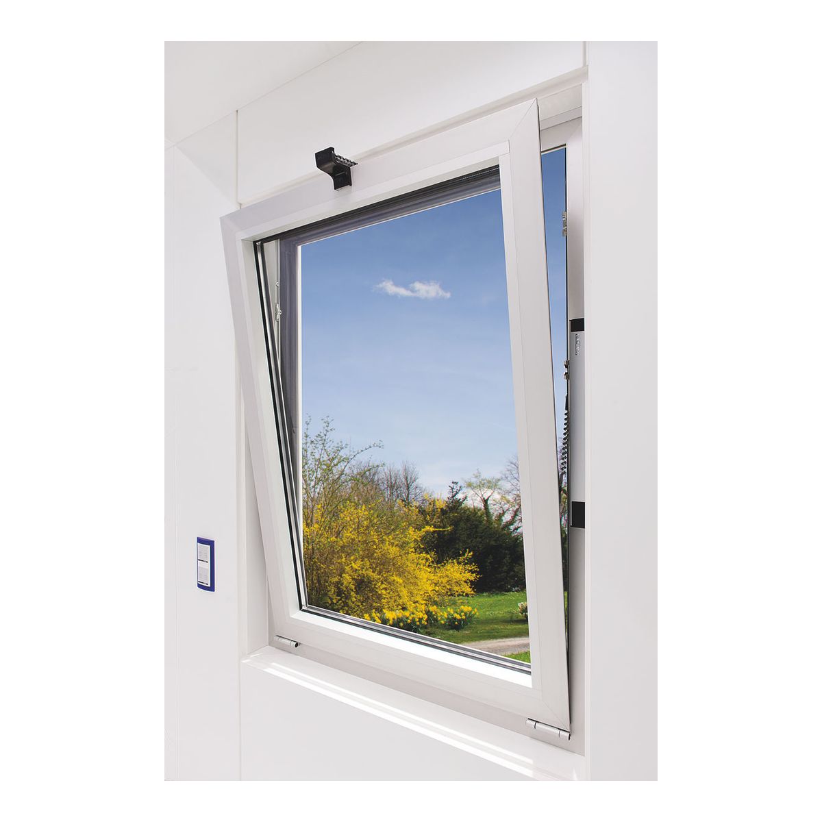 GEZE Slimchain Kettenantrieb eingebaut an einem Fenster