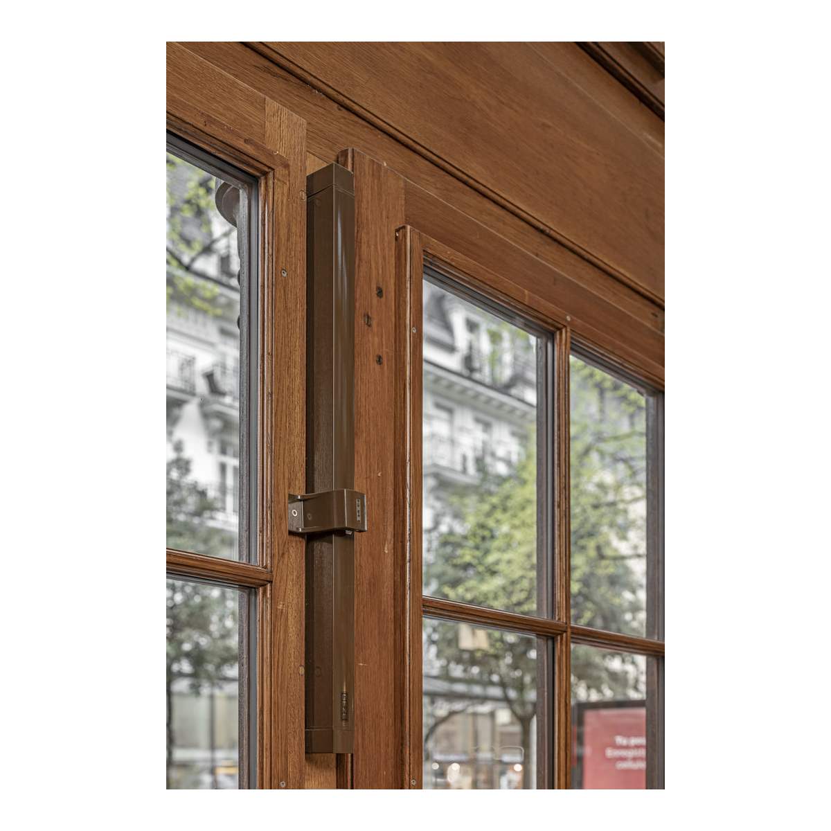 GEZE Powerchain senkrecht am Fenster