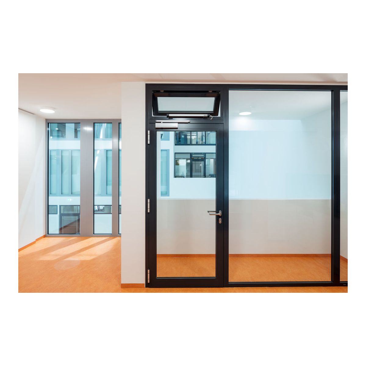 GEZE Slimchain Kettenantrieb eingebaut an einem Oberlicht